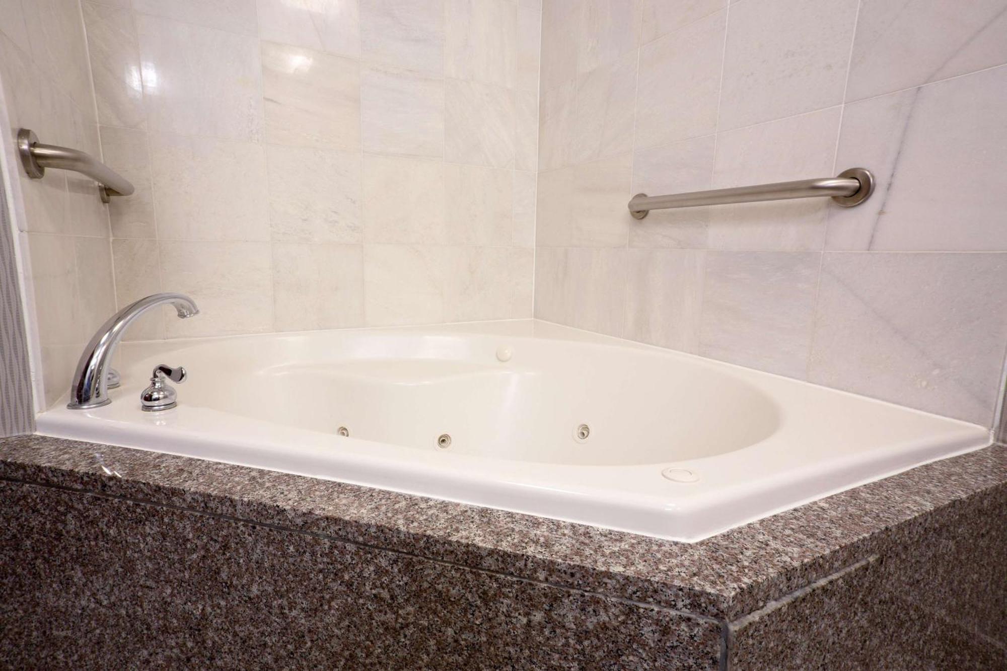 Drury Inn & Suites Columbus Grove City Buitenkant foto