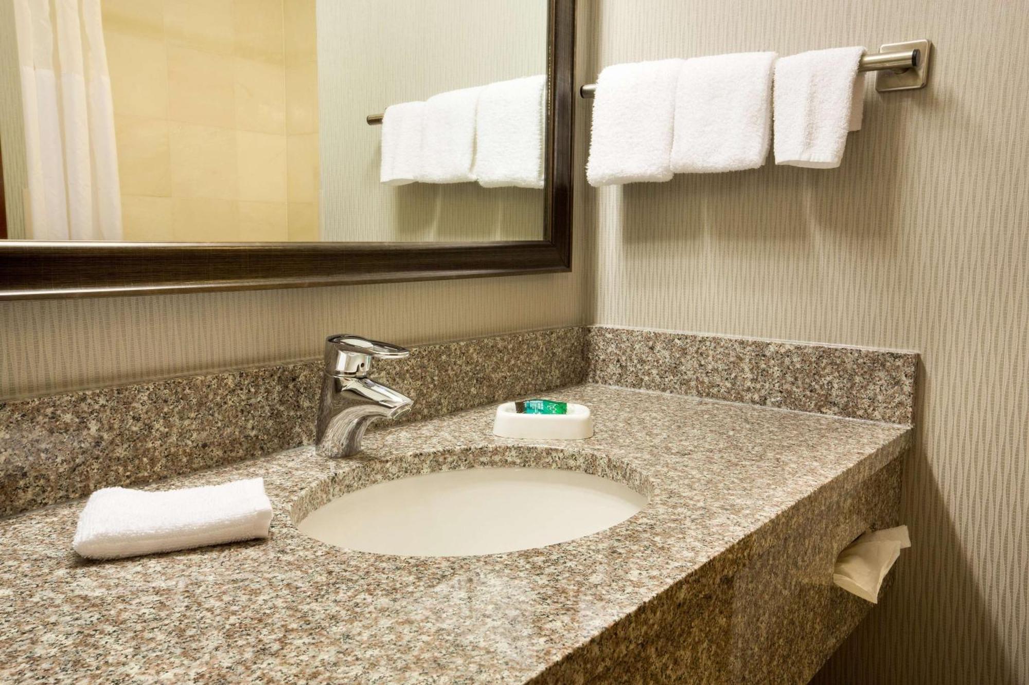 Drury Inn & Suites Columbus Grove City Buitenkant foto